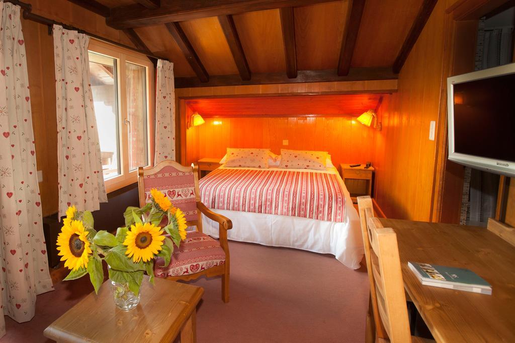 Hotel Aux Mille Etoiles Salvan Zewnętrze zdjęcie